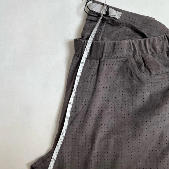 Ya Ya Vegan Faux Suede Leggings Pants Gray Perforated Size US 8/ Med NWT - Picture 6 of 9